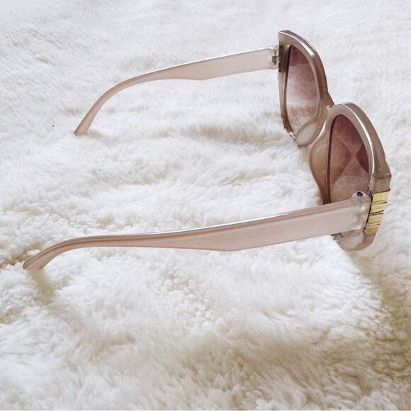 Rosy Light Gray Cat Eye Oversized Sunglasses - Picture 7 of 11